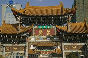 Images Dated 16th February 2008: CHINA, Yunnan Province, Kunming. Memorial Arch of the Golden Horse and Jade Rooster