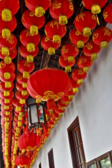 Images Dated 12th September 2013: Chinese Lanterns in red at the Jade Buddha Temple, Shanghai, China