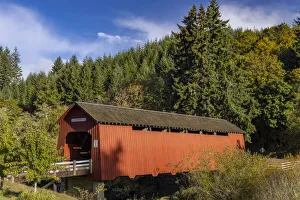 Images Dated 13th October 2021: Chitwood Covered Bridge over the Yaquina River in Lincoln County, Oregon, USA