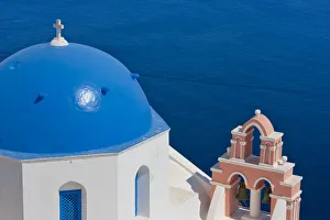 Images Dated 10th September 2018: Church on the coast of Aegean Sea. Oia, Santorini Island, Greece