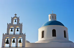 Images Dated 10th September 2018: Church on the coast of Aegean Sea. Oia, Santorini Island, Greece