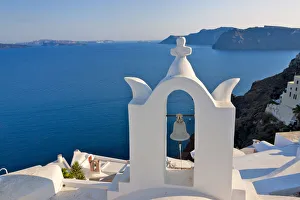 Images Dated 10th September 2018: Church on the coast of Aegean Sea. Oia, Santorini Island, Greece