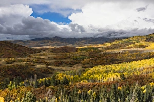 Images Dated 29th September 2016: Cimarron range at sunset in autumn, San Juan Mountains, eastern Ouray County, Colorado