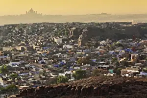 Images Dated 22nd March 2008: The city of Jodhpur, India (Blue City) and distant Umaid Bhawan Palace, Located in