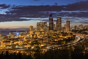 Images Dated 2nd April 2016: City skyline from Jose Rizal Park in downtown Seattle, Washington, USA