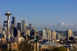 Images Dated 2nd April 2016: City skyline from Kerry Park in downtown Seattle, Washington, USA