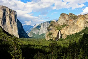 Majestic Prints: Classic Tunnel-View, Bridalveil Falls, El Capitan and Half Dome. Yosemite, California, US