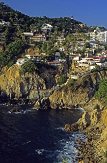 Images Dated 9th May 2007: Cliffs at Acapulco, Mexico