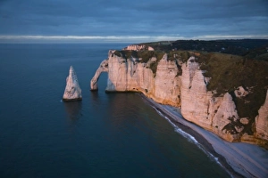 Images Dated 17th September 2006: Cliffs on coast of Normandy at Etretat, Seine Maritime, France