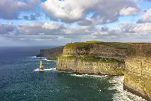 Images Dated 22nd October 2018: The Cliffs of Moher in County Clare Ireland