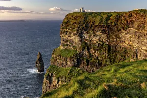 Images Dated 22nd May 2020: Cliffs of Moher in County Clare, Ireland