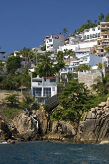 Images Dated 19th November 2009: Cliffside housing along the bay at Acapulco, Guerrero, Mexico