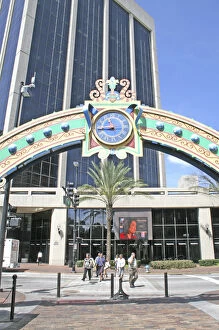 Images Dated 11th April 2008: Clock in arch over Wall Street Pedestrian mall downtown Orlando Florida