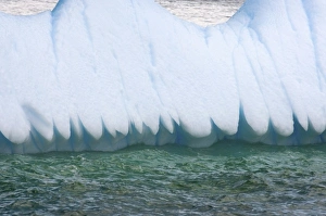 Images Dated 4th February 2007: close up of the edge of an iceberg floating off the western Antarctic peninsula, Antarctica