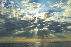 Images Dated 15th January 2015: Cloud formations after sunrise, Hulopo e Bay, Lanai Island, Hawaii, USA