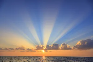 Images Dated 13th January 2015: Cloud formations after sunrise, Hulopo e Bay, Lanai Island, Hawaii, USA