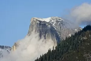 Images Dated 28th March 2007: Clouds and fog gather around Half Dome - Yosemite National Park, California