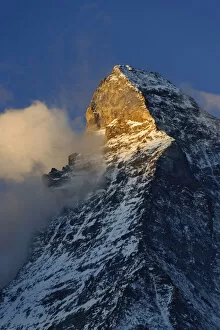 Images Dated 31st October 2005: Clouds around the summit of the Matterhorn at sunrise, Zermatt, Switzerland