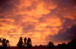 Images Dated 14th December 2005: Clouds at sunset over southwest Idaho. Mammarian clouds laden with moisture