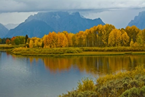 Images Dated 22nd September 2016: Cloudy day, autumn, Oxbow, Grand Teton National Park, Wyoming, USA