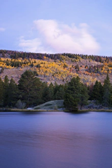 Images Dated 5th October 2011: CO, Rocky Mountain National Park, Sprague Lake at sunrise