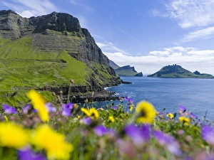 Images Dated 11th July 2016: The coast near Gasadalur. The island Vagar