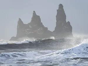 Coast near Vik y Myrdal during winter. The sea stacks Reynisdrangar, Iceland