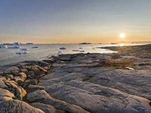 Images Dated 4th September 2017: Coastal landscape with Icebergs