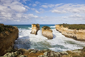 Images Dated 13th December 2011: The coastline near Loch Ard Gorge, Great Ocean Road, Australia, with the rock formation
