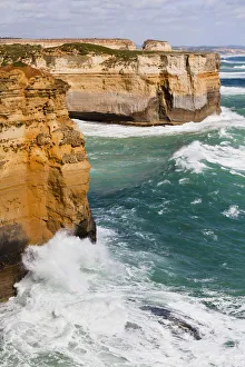 Images Dated 14th December 2011: The coastline near Loch Ard Gorge, view towards Elephant Rock, Great Ocean Road, Australia