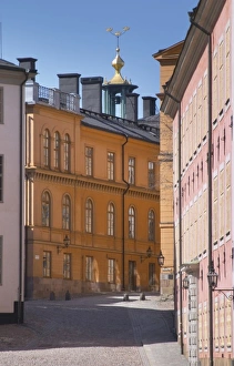 Images Dated 23rd April 2006: Cobble stone street with old houses on Riddarholmen. Stockholm. Sweden, Europe