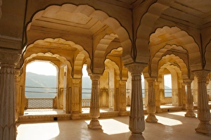 Images Dated 21st November 2012: Colonnaded gallery, Amber Fort, Jaipur, Rajasthan, India