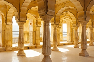 Images Dated 21st November 2012: Colonnaded gallery, Amber Fort, Jaipur, Rajasthan, India