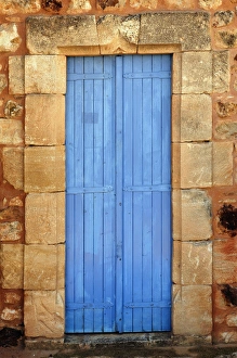 Images Dated 20th April 2012: Color door, Roussillon, France