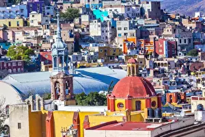 Images Dated 31st December 2014: Colored Houses Iglesia de San Roque Market Mercado Hidalgo Guanajuato, Mexico