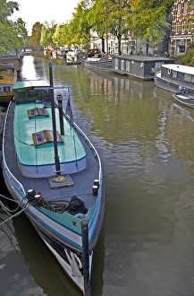 Images Dated 7th September 2007: Colorful houseboats line an Amsterdam canal