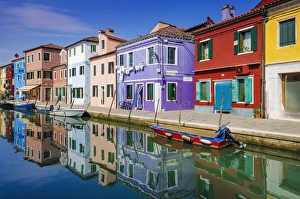 Images Dated 3rd May 2011: Colorful houses and canal, Burano, Veneto, Italy