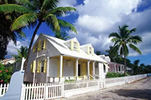 Images Dated 21st April 2005: Colorful loyalist homes from the 1900s, Dunmore Town, Harbour Island, Bahamas