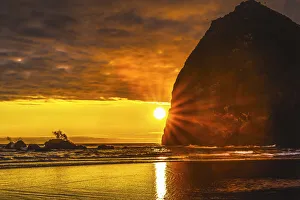 Images Dated 4th May 2021: Colorful sunset, Haystack Rock sea stacks, Canon Beach, Clatsop County, Oregon