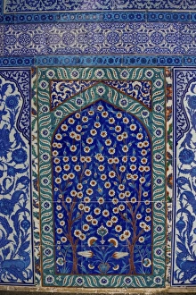 Images Dated 29th September 2005: Colorful Tile work in the Topkapi Palace, Istanbul Turkey