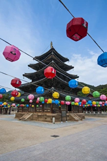 Images Dated 27th May 2011: Colourful lanterns in the Beopjusa Temple Complex, South Korea