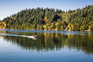 Sport Prints: Columbia River Gorge Hood River, Oregon. Motor Speed Boat and Passengers glides fast