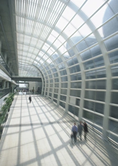 Images Dated 3rd September 2003: Commerce: Business travelers in modern airport