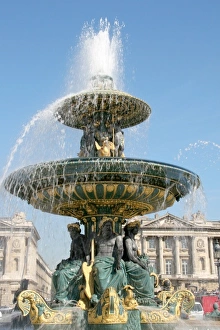 Images Dated 23rd September 2005: Concorde Square (The Place de le Concorde). Fountain. Paris, France