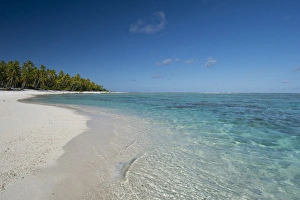 Images Dated 24th October 2014: Cook Islands. Palmerston Island, a classic atoll, discovered by Captain Cook in 1774