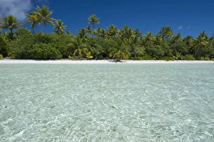 Cook Islands. Palmerston Island, a classic atoll, discovered by Captain Cook in 1774