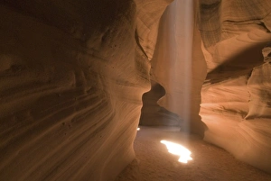 Images Dated 14th June 2006: The Corkscrew in Upper Antelope Canyon, Navajo Reservation, Arizona, US