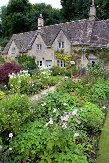 England Prints: Cotswold stone cottage and garden in Bibury, Gloucestershire, England