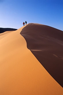Images Dated 2nd October 2006: A couple walks along the crest of a golden sand dune in Coral Pink Sand Dunes State Park