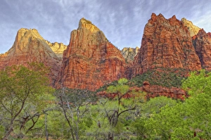 Images Dated 18th April 2010: Court of the Patriarchs trailhead in Zion National park, Utah